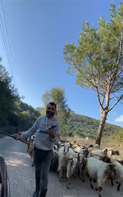 الراعي حسن مصطفى النازح من قريته بيت ليف